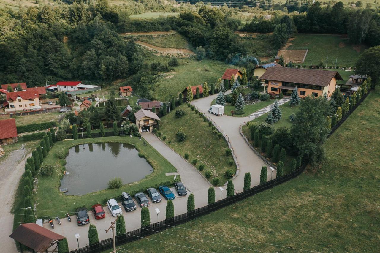 Pensiunea Rau Sadului Exterior photo
